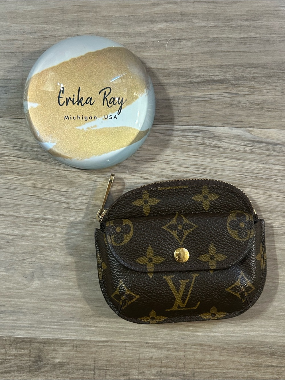 Louis Vuitton Monogram Schilling Coin Purse - Picture 2 of 13